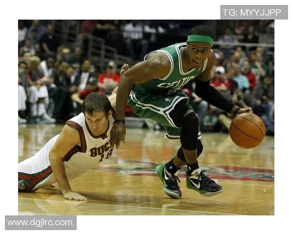 朗多助攻展现篮球智慧助力球队胜利的精彩瞬间