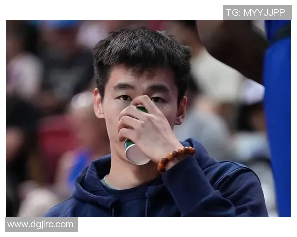 郭昊文：从青涩少年到篮球场上的璀璨明星之路